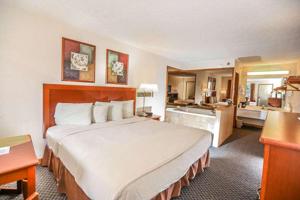 Super 8 By Wyndham Branson - Shepherd Of The Hills Exwy Room photo