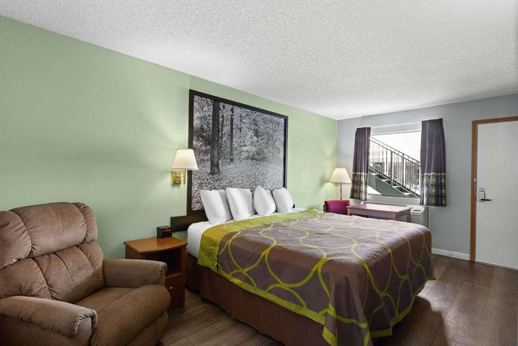 Super 8 By Wyndham Branson - Shepherd Of The Hills Exwy Room photo