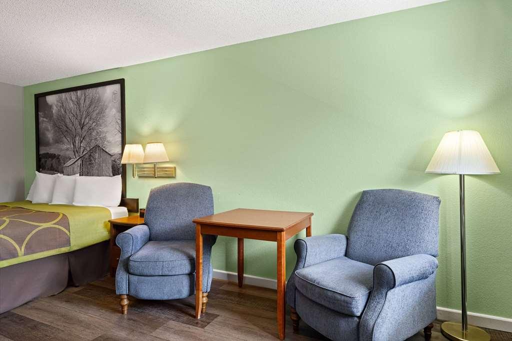 Super 8 By Wyndham Branson - Shepherd Of The Hills Exwy Room photo